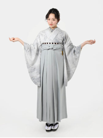 着物と袴のレンタルセット商品画像。袴はグレー色。着物はグレー色。大理石柄のデザイン。
