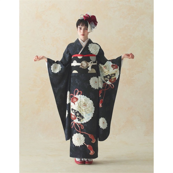 F5712 黒色×牡丹菊薬玉柄の正絹振袖単品